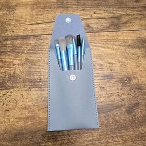 New Portable Blue Makeup Brush Set of 8 with Case